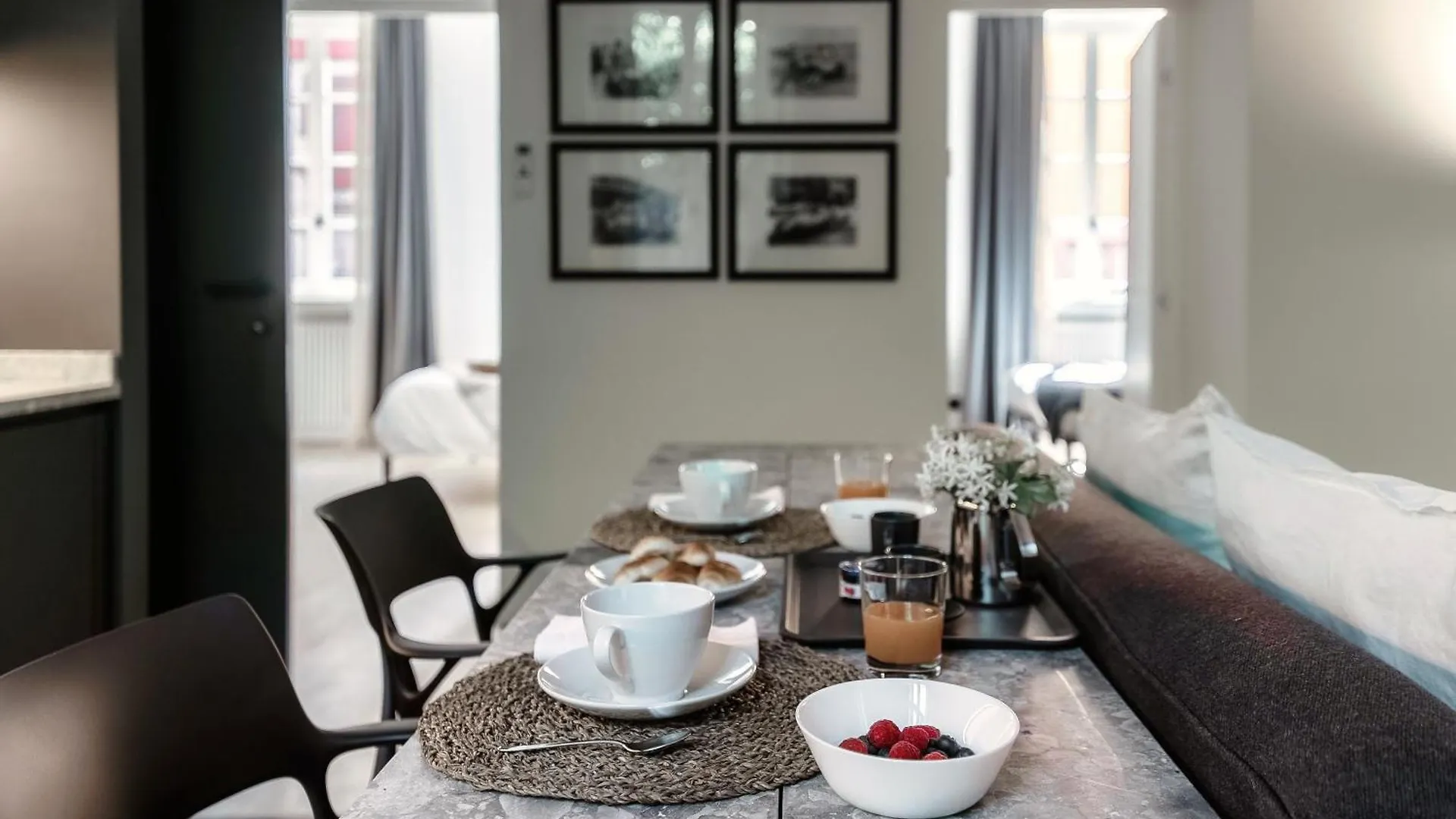 Shadows Of Love - By MyhomeinCôme Appartement